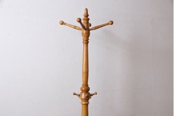 アンティーク雑貨　中古　ビンテージカリモク　上品な挽き物加工が施されたポールハンガー