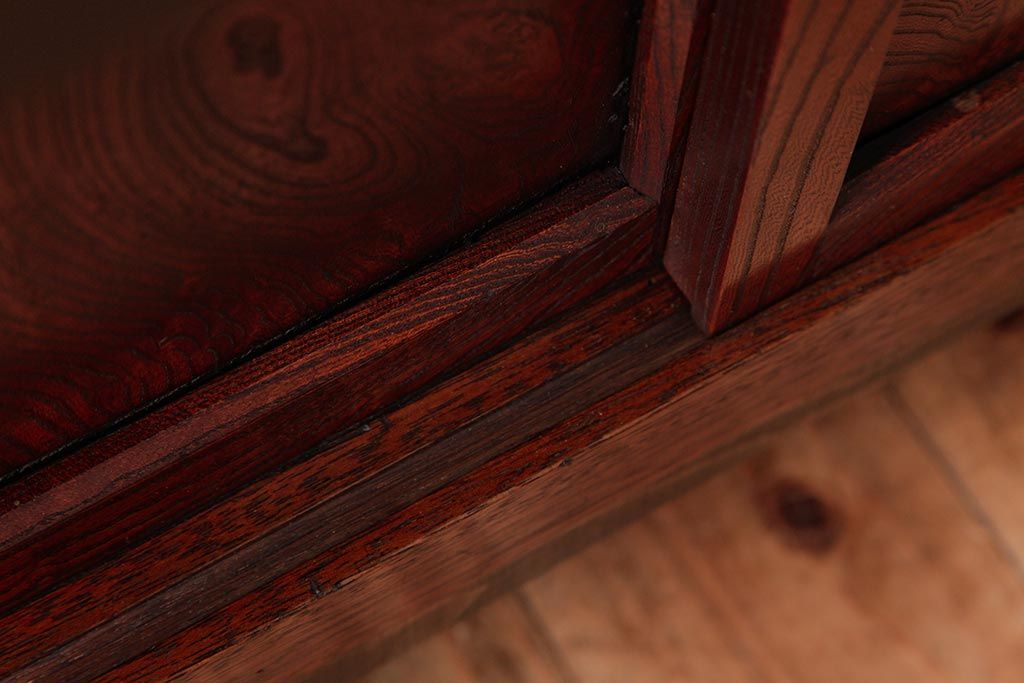 リメイク家具　前面ケヤキ材　味わいある箪笥のセンターテーブル(リビングテーブル、カフェテーブル、収納棚)