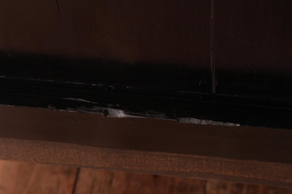 リメイク家具　前面ケヤキ材　味わいある箪笥のセンターテーブル(リビングテーブル、カフェテーブル、収納棚)