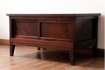 リメイク家具　前面ケヤキ材　味わいある箪笥のセンターテーブル(リビングテーブル、カフェテーブル、収納棚)