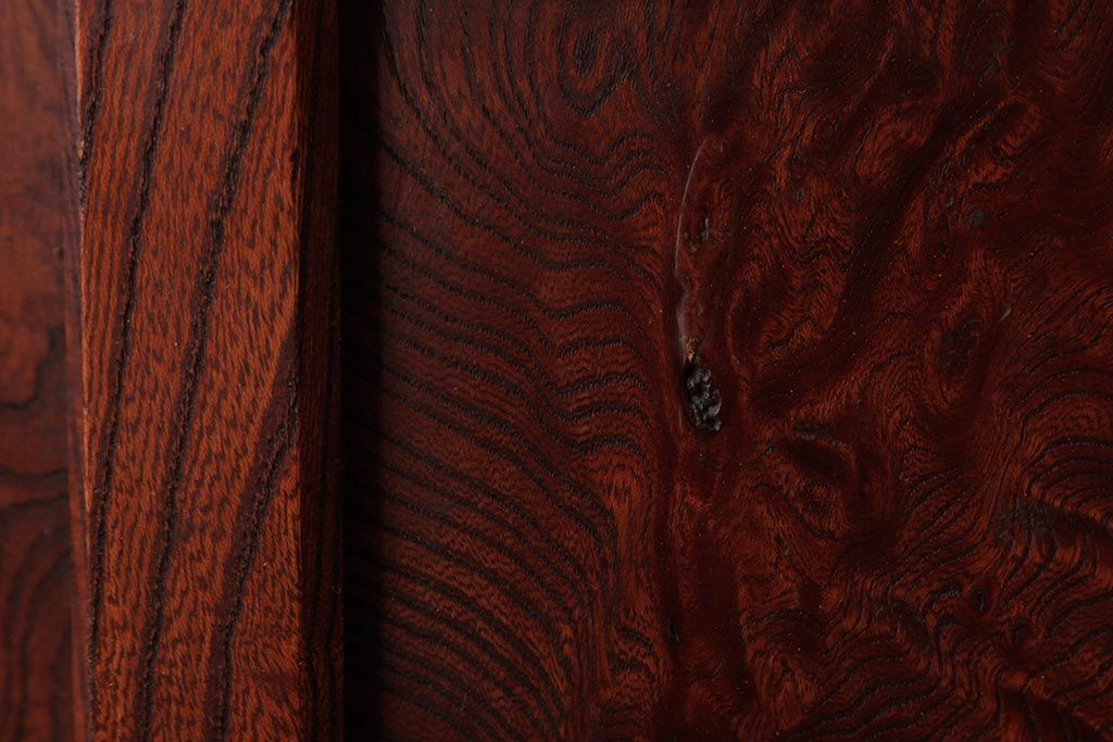 リメイク家具　前面ケヤキ材　味わいある箪笥のセンターテーブル(リビングテーブル、カフェテーブル、収納棚)