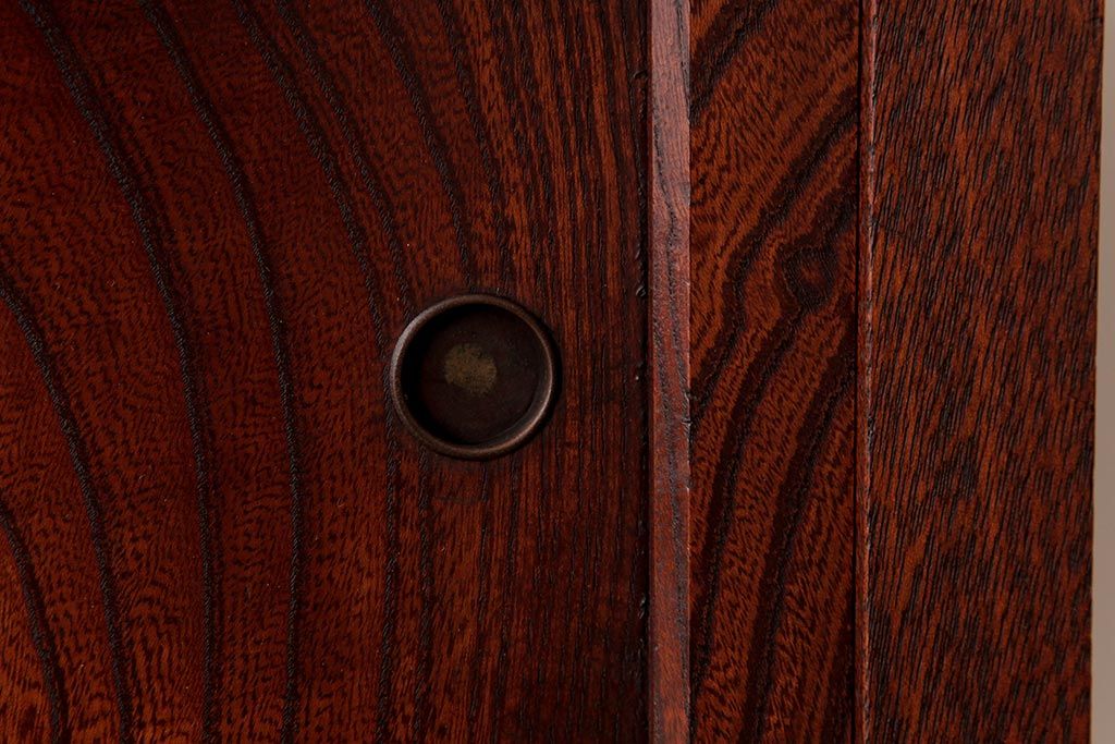 リメイク家具　前面ケヤキ材　味わいある箪笥のセンターテーブル(リビングテーブル、カフェテーブル、収納棚)