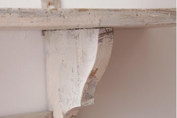 フランスアンティーク　ペイント家具　フレンチシャビーな雰囲気がお洒落な壁掛け棚(フック、ウォールラック)