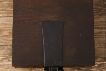 アンティーク雑貨　和製アンティーク　明治期　素朴な和の雰囲気を漂わせる薄型の銭箱(千両箱、木箱)