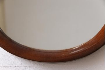 アンティーク雑貨　北欧ビンテージ　チーク材　飴色の木枠のウォールミラー(壁掛け鏡)