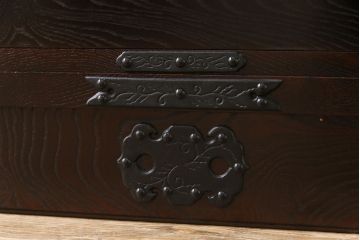 中古美品　伝統民芸家具　ケヤキ材の玉杢と南部鉄器が高級感漂わせる遠野民芸の衣装箪笥(チェスト、引き出し)(定価約44万円)