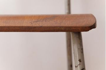 ヴィンテージ家具　イギリスビンテージ　レトロな雰囲気が味のあるスクールチェア(板座チェア、ワークチェア)