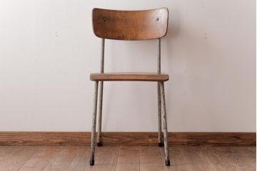 ヴィンテージ家具　イギリスビンテージ　レトロな雰囲気が味のあるスクールチェア(板座チェア、ワークチェア)