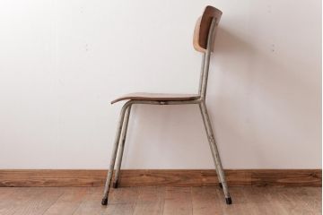 ヴィンテージ家具　イギリスビンテージ　レトロな雰囲気が味のあるスクールチェア(板座チェア、ワークチェア)