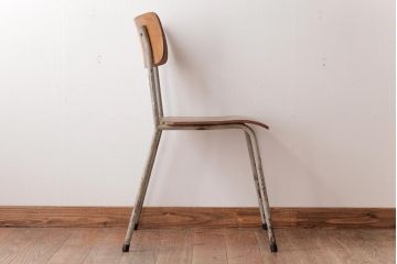 ヴィンテージ家具　イギリスビンテージ　レトロな雰囲気が味のあるスクールチェア(板座チェア、ワークチェア)