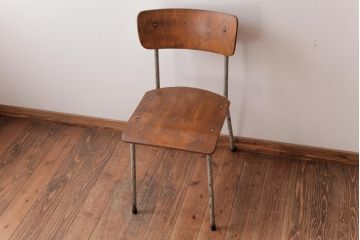 ヴィンテージ家具　イギリスビンテージ　レトロな雰囲気が味のあるスクールチェア(板座チェア、ワークチェア)
