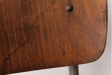 ヴィンテージ家具　イギリスビンテージ　レトロな雰囲気が味のあるスクールチェア(板座チェア、ワークチェア)