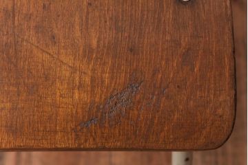ヴィンテージ家具　イギリスビンテージ　レトロな雰囲気が味のあるスクールチェア(板座チェア、ワークチェア)