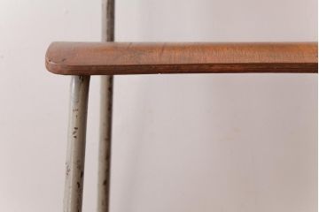 ヴィンテージ家具　イギリスビンテージ　レトロな雰囲気が味のあるスクールチェア(板座チェア、ワークチェア)