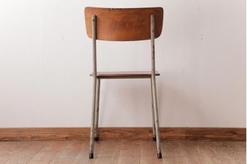 ヴィンテージ家具　イギリスビンテージ　レトロな雰囲気が味のあるスクールチェア(板座チェア、ワークチェア)