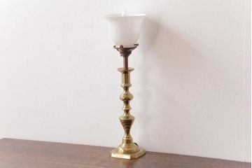 イギリスビンテージ　真鍮製　高級感を漂わせるテーブルランプ(スタンドライト、卓上照明)