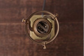 イギリスビンテージ　真鍮製　高級感を漂わせるテーブルランプ(スタンドライト、卓上照明)