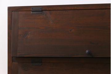 リメイク家具　脚付き　明治期の松材を利用したパタパタ扉のローボード(下駄箱、リビングボード、収納棚)