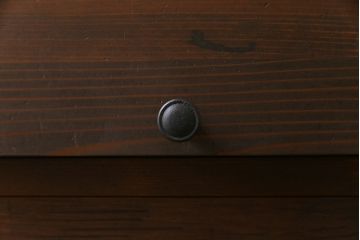 リメイク家具　脚付き　明治期の松材を利用したパタパタ扉のローボード(下駄箱、リビングボード、収納棚)