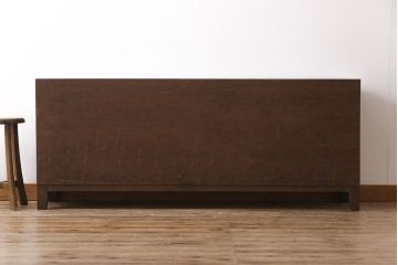 リメイク家具　脚付き　明治期の松材を利用したパタパタ扉のローボード(下駄箱、リビングボード、収納棚)
