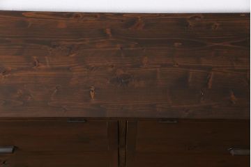 リメイク家具　明治期　松材　古材が味わい深いパタパタ扉の脚付きローボード(下駄箱、リビングボード、収納棚)