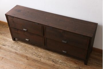 リメイク家具　明治期　松材　古材が味わい深いパタパタ扉の脚付きローボード(下駄箱、リビングボード、収納棚)(1)