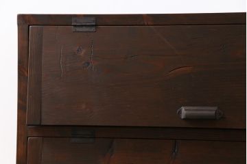 リメイク家具　明治期　松材　古材が味わい深いパタパタ扉の脚付きローボード(下駄箱、リビングボード、収納棚)(1)