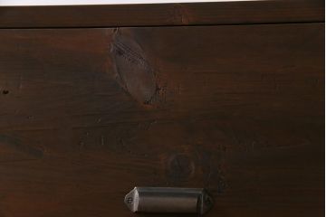リメイク家具　明治期　松材　古材が味わい深いパタパタ扉の脚付きローボード(下駄箱、リビングボード、収納棚)(1)