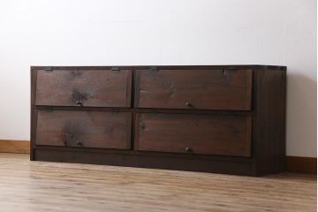 アンティーク家具　リメイク品　明治期の松材を利用したパタパタ扉のローボード(リビングボード、戸棚、収納棚)