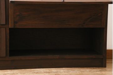 アンティーク家具　リメイク品　明治期の松材を利用したパタパタ扉のローボード(リビングボード、戸棚、収納棚)