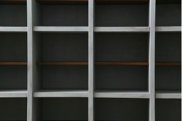 ペイント家具　懐かしさを感じるリメイクのマス目棚(下駄箱、オープンラック、収納棚)