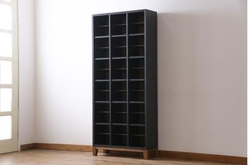 ペイント家具　リメイク　マットなペイントカラーの縦型マス目棚(下駄箱、オープンラック、収納棚)