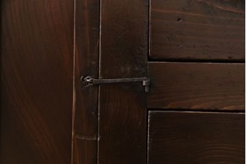 アンティーク家具　和製アンティーク　シックな色合いとケヤキの杢目が味わい深い階段箪笥(和タンス、時代箪笥)