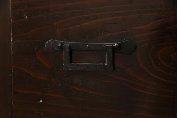 アンティーク家具　和製アンティーク　シックな色合いとケヤキの杢目が味わい深い階段箪笥(和タンス、時代箪笥)