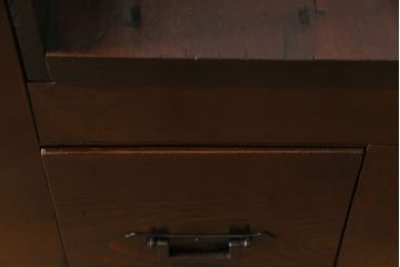 アンティーク家具　和製アンティーク　シックな色合いとケヤキの杢目が味わい深い階段箪笥(和タンス、時代箪笥)