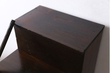 アンティーク家具　和製アンティーク　シックな色合いとケヤキの杢目が味わい深い階段箪笥(和タンス、時代箪笥)