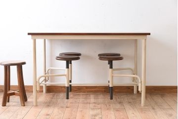 ラフジュ工房オリジナル　ペイント　アンティークホワイト　4脚格納スツールのテーブル(作業台、ダイニングテーブル)