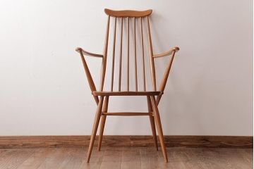 ヴィンテージ家具　イギリスビンテージ　ERCOL(アーコール)　ゴールドスミス　シンプルかつ優雅な雰囲気のアームチェア(椅子、ダイニングチェア)