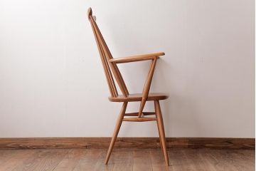ヴィンテージ家具　イギリスビンテージ　ERCOL(アーコール)　ゴールドスミス　シンプルかつ優雅な雰囲気のアームチェア(椅子、ダイニングチェア)