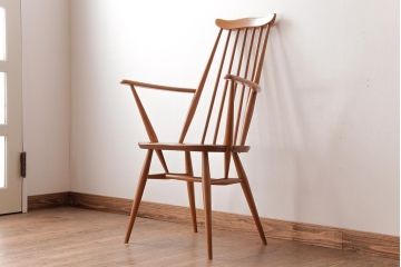 ヴィンテージ家具　イギリスビンテージ　ERCOL(アーコール)　ゴールドスミス　シンプルかつ優雅な雰囲気のアームチェア(椅子、ダイニングチェア)