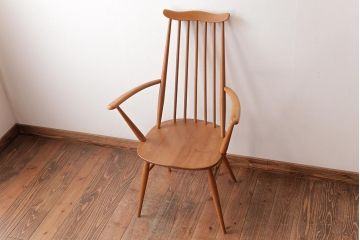 ヴィンテージ家具　イギリスビンテージ　ERCOL(アーコール)　ゴールドスミス　シンプルかつ優雅な雰囲気のアームチェア(椅子、ダイニングチェア)
