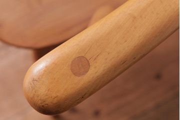 ヴィンテージ家具　イギリスビンテージ　ERCOL(アーコール)　ゴールドスミス　シンプルかつ優雅な雰囲気のアームチェア(椅子、ダイニングチェア)