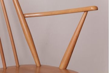 ヴィンテージ家具　イギリスビンテージ　ERCOL(アーコール)　ゴールドスミス　シンプルかつ優雅な雰囲気のアームチェア(椅子、ダイニングチェア)