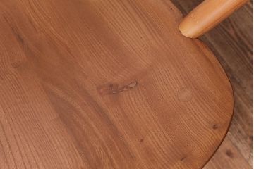 ヴィンテージ家具　イギリスビンテージ　ERCOL(アーコール)　ゴールドスミス　シンプルかつ優雅な雰囲気のアームチェア(椅子、ダイニングチェア)