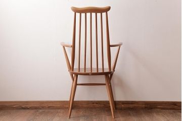 ヴィンテージ家具　イギリスビンテージ　ERCOL(アーコール)　ゴールドスミス　シンプルかつ優雅な雰囲気のアームチェア(椅子、ダイニングチェア)