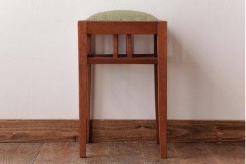 レトロ家具　昭和レトロ　ブナ材　木の温もりを感じる品の良いスツール(椅子)