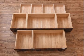 中古　牡丹金具　木地呂塗りの艶が美しい仙台箪笥(サイドボード、チェスト)