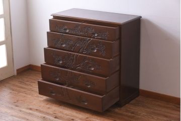 ヴィンテージ家具　ビンテージ　国産　桜の木の彫刻が目を引くチェスト(衣装箪笥、引き出し)