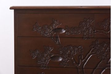 ヴィンテージ家具　ビンテージ　国産　桜の木の彫刻が目を引くチェスト(衣装箪笥、引き出し)