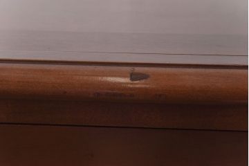 ヴィンテージ家具　ビンテージ　国産　桜の木の彫刻が目を引くチェスト(衣装箪笥、引き出し)